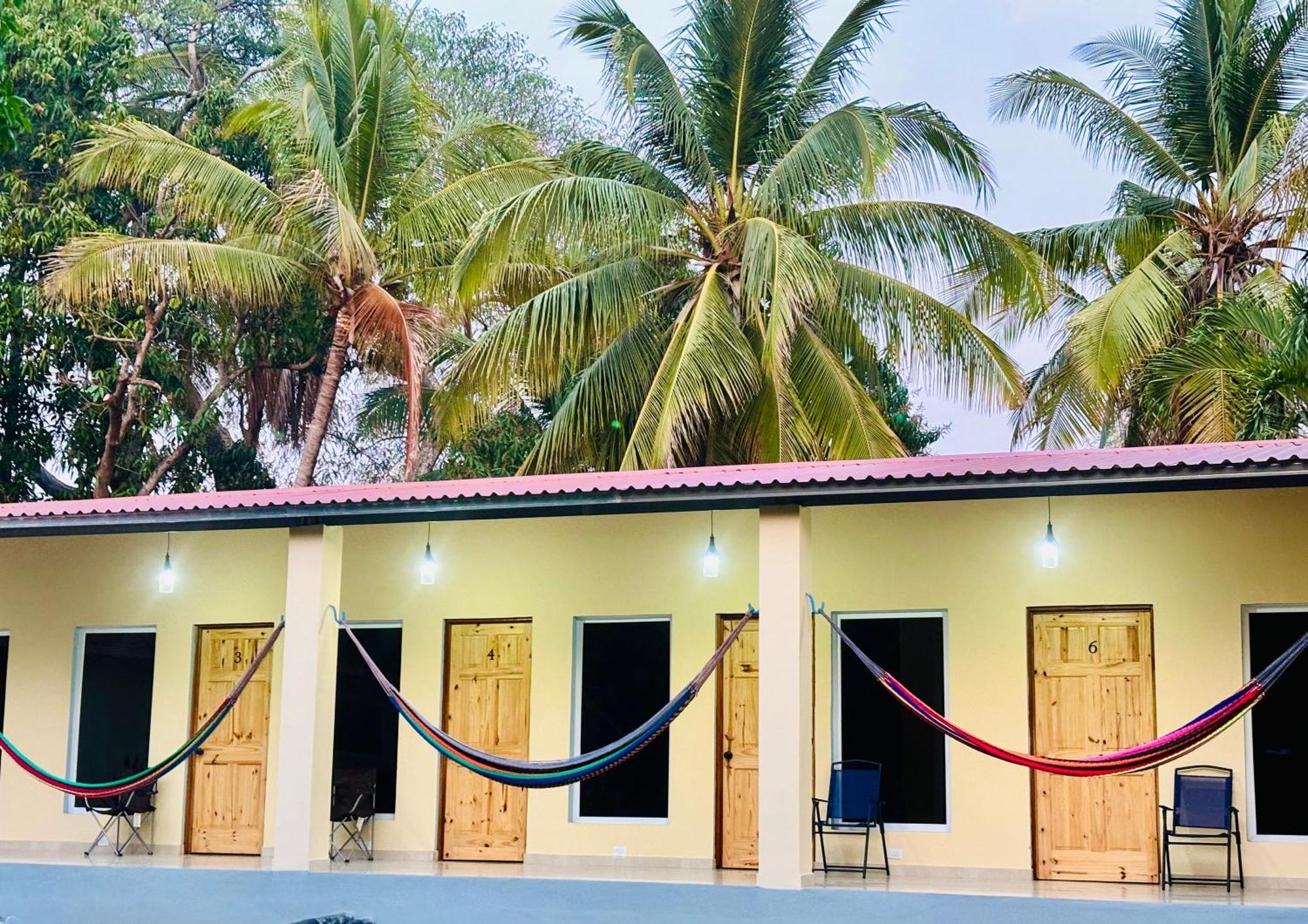 Hostal Camila'S Tamanique エクステリア 写真